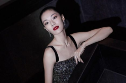 氛围感美女壁纸,尽享美女壁纸视觉盛宴